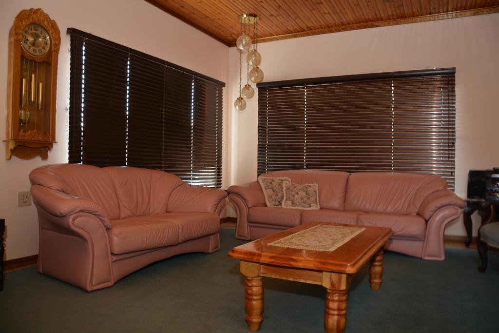 Blue Crane Guest House Bloemfontein Esterno foto