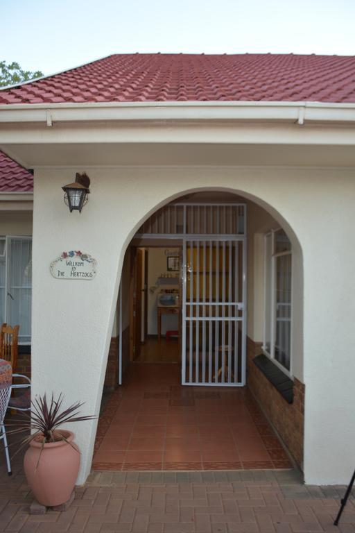 Blue Crane Guest House Bloemfontein Esterno foto